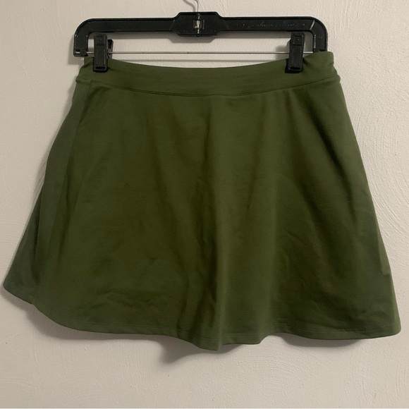Reformation olive green skort. Size medium. - Picture 4 of 4